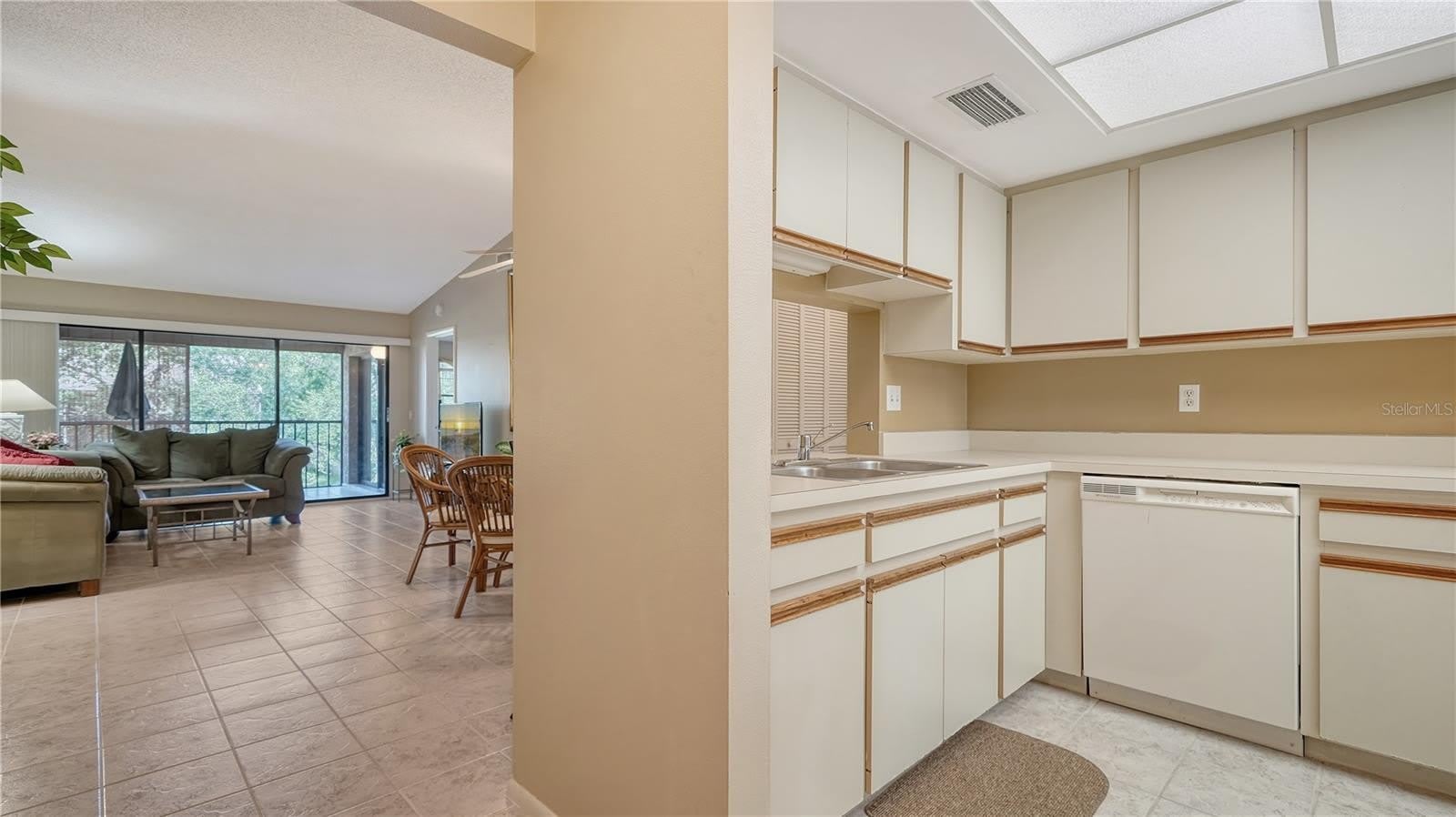 5649 SUMMER SIDE Lane – photo 4
