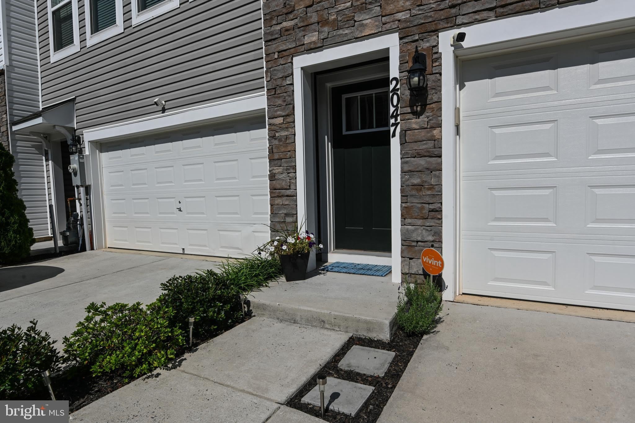 2047 HINSHAW Drive – photo 5