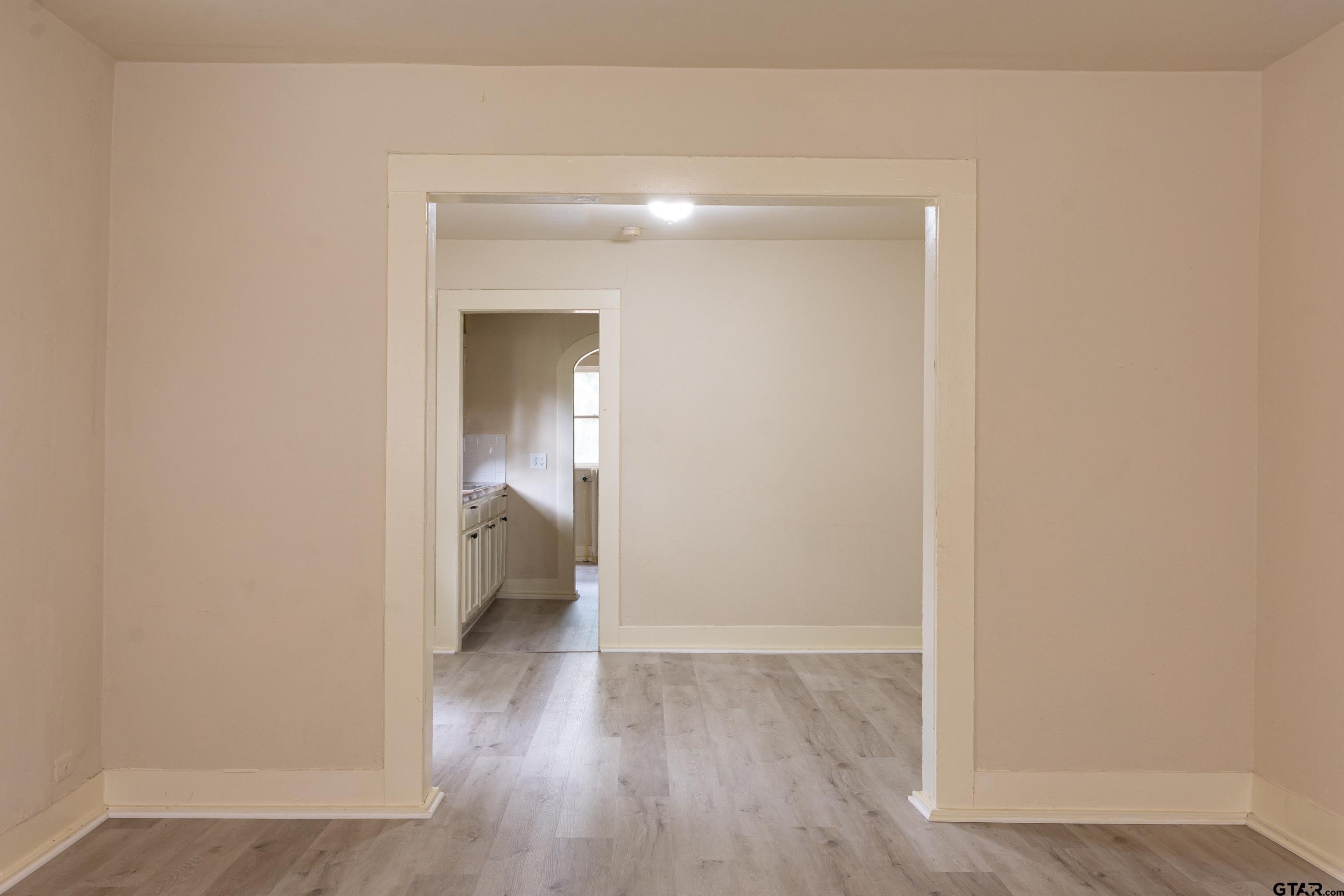 1118 E Houston St – photo 3