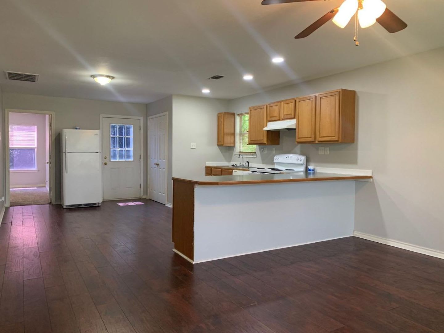 1602 W. Elm st – photo 2