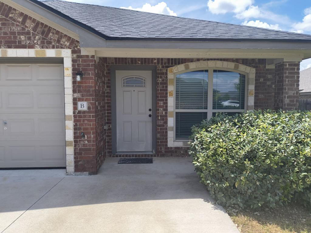 701 Sladecek Drive B – photo 2