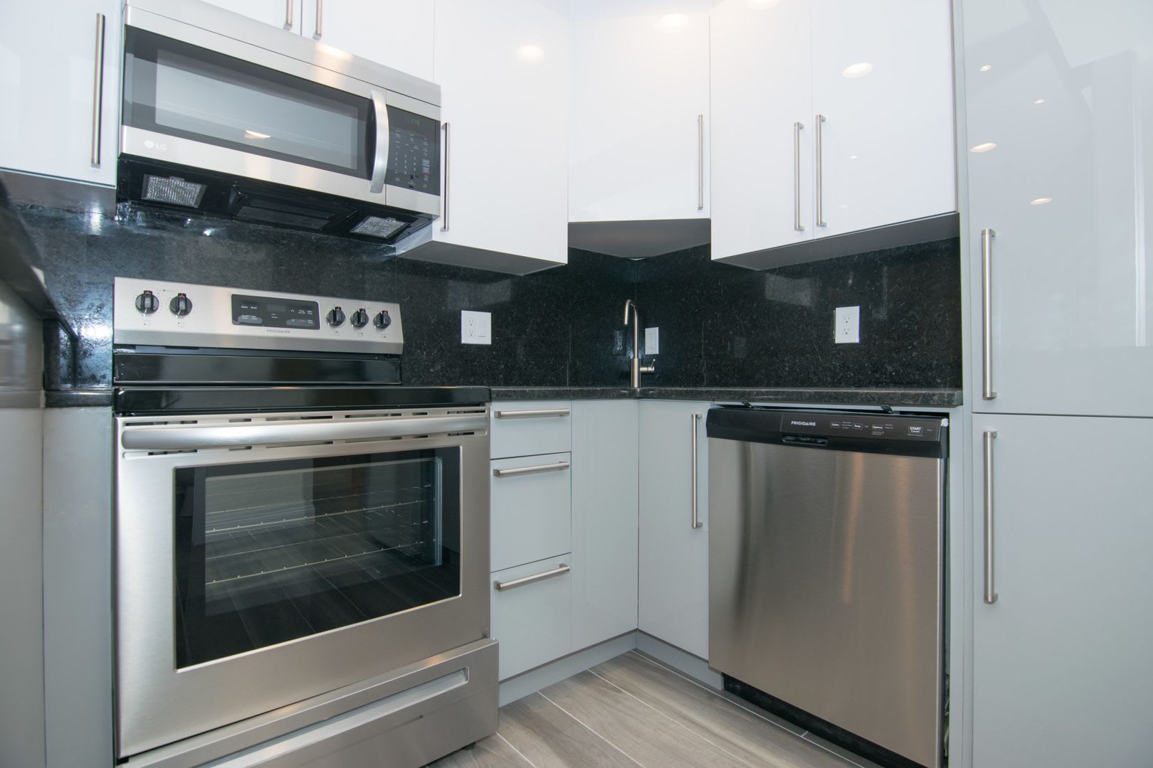 Nicely renovated 3 bed unit in Brookline – photo 1