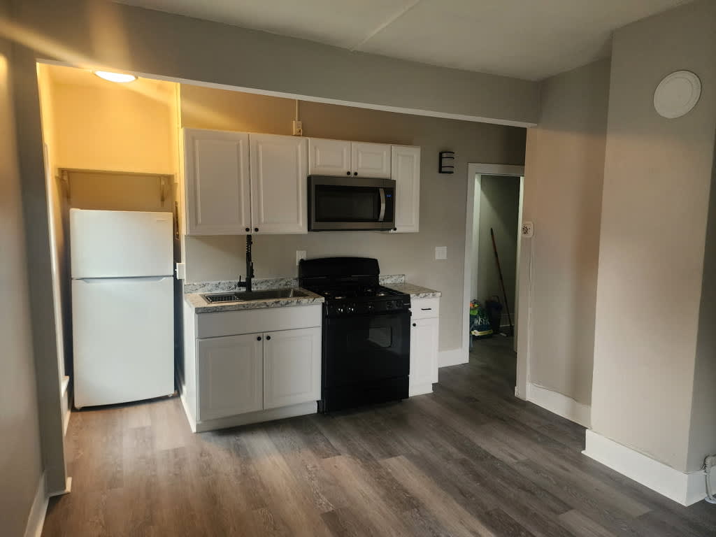 223 Baker – photo 2