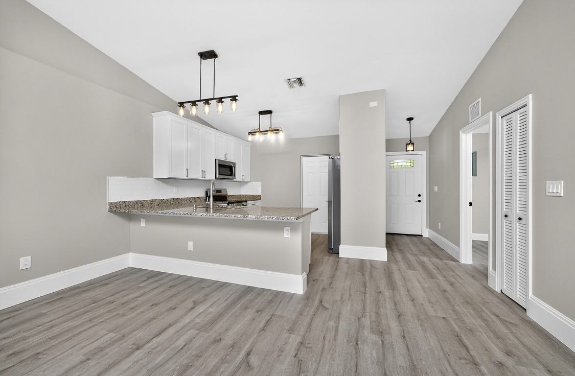 2090 Como Street – photo 3