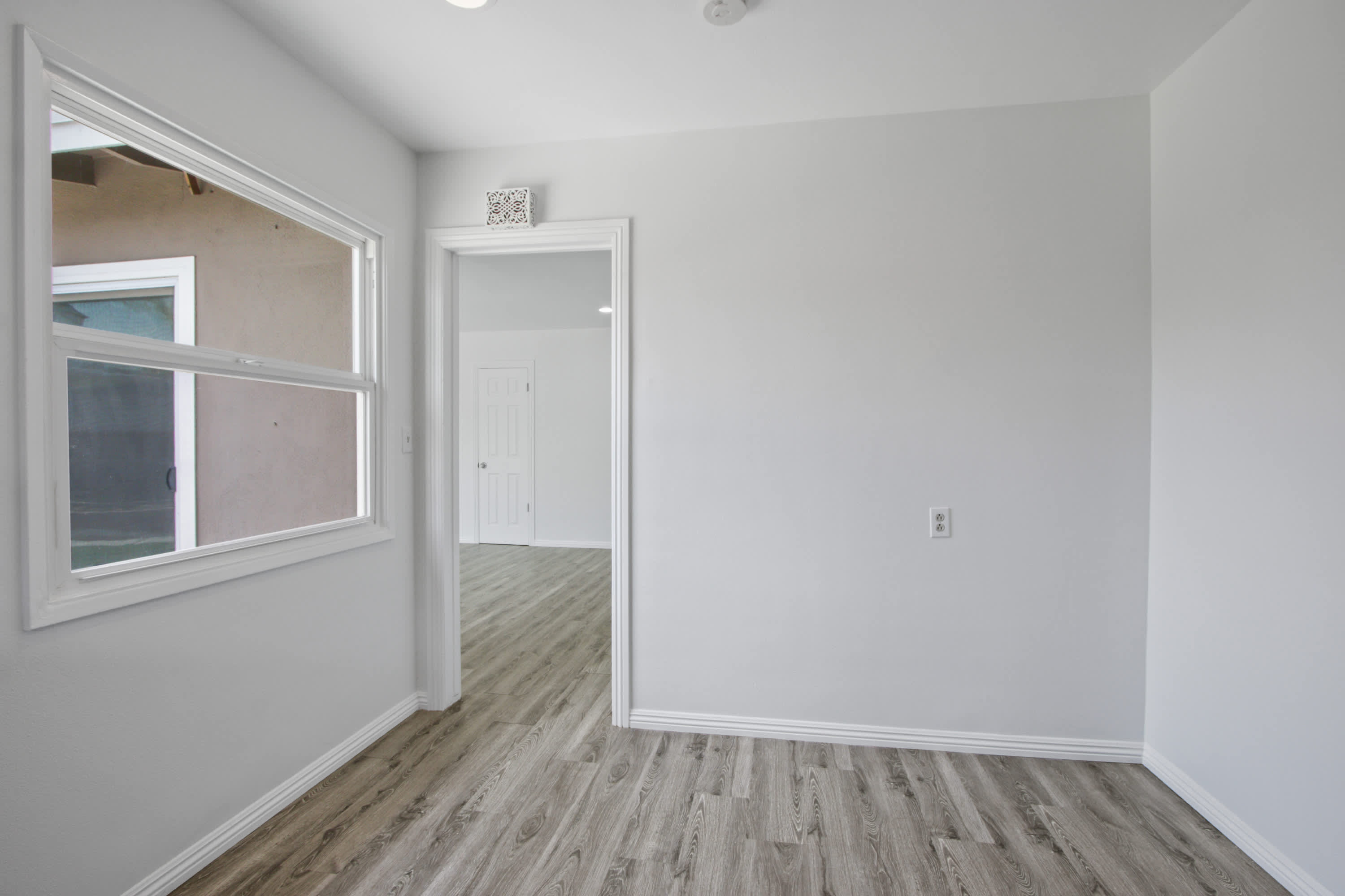 785 North Victoria Drive – photo 5