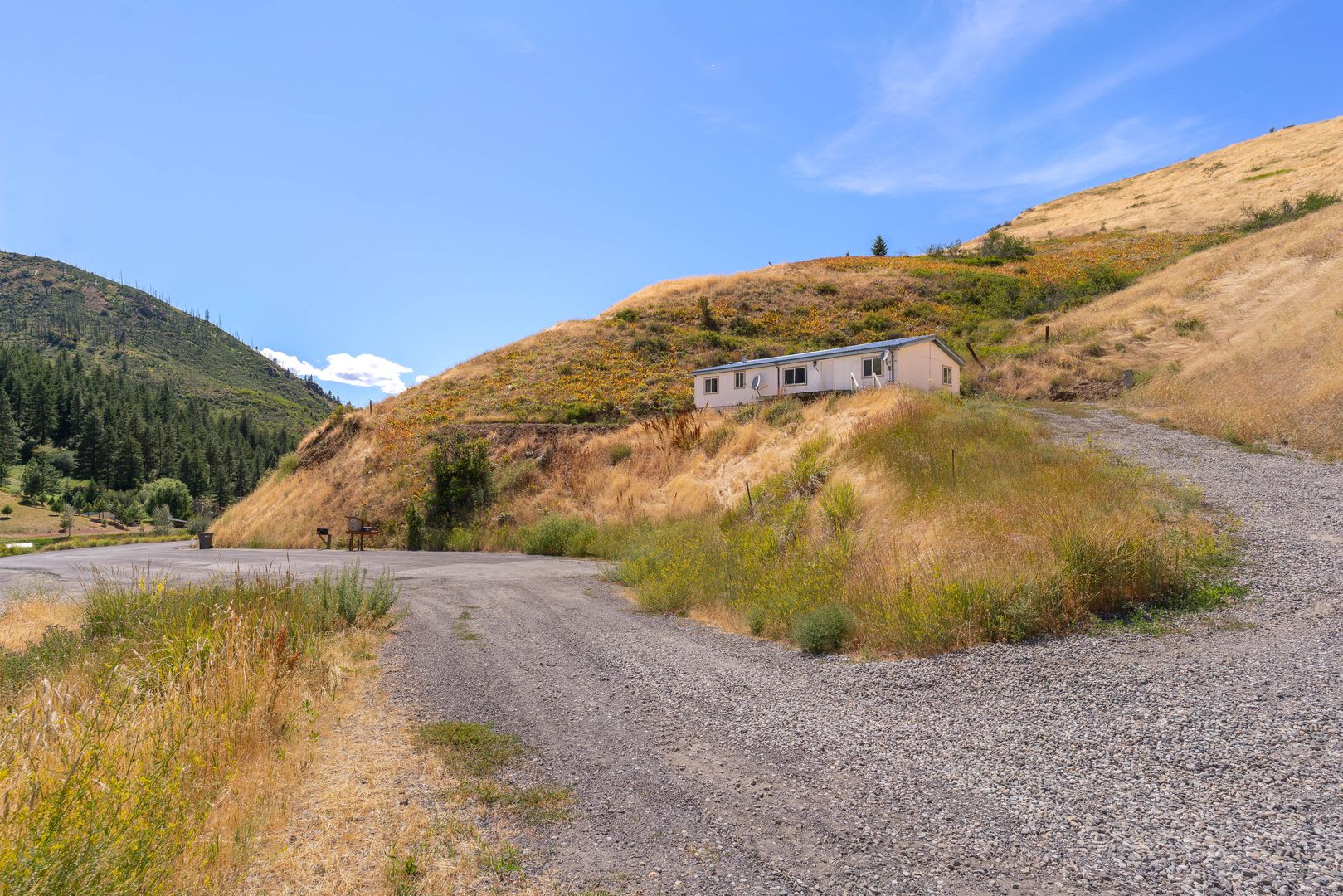 Peaceful Country Living with the Convenience of Town Nearby! – photo 1