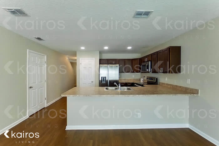 1331 Mull Street – photo 5