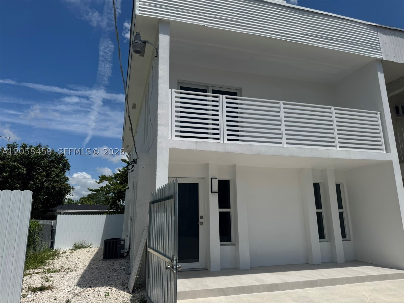 3315 NW 13th Ter – photo 1