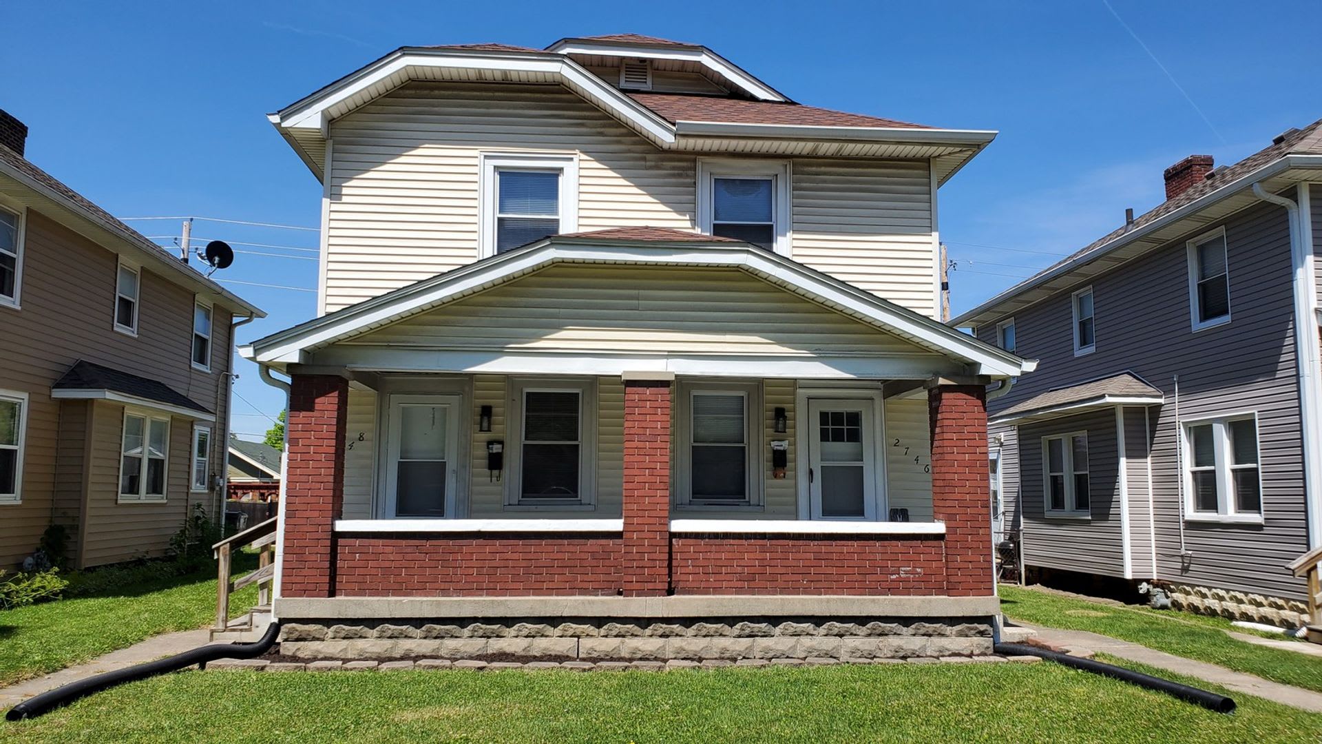 Updated 2 bedroom Townhouse – photo 1