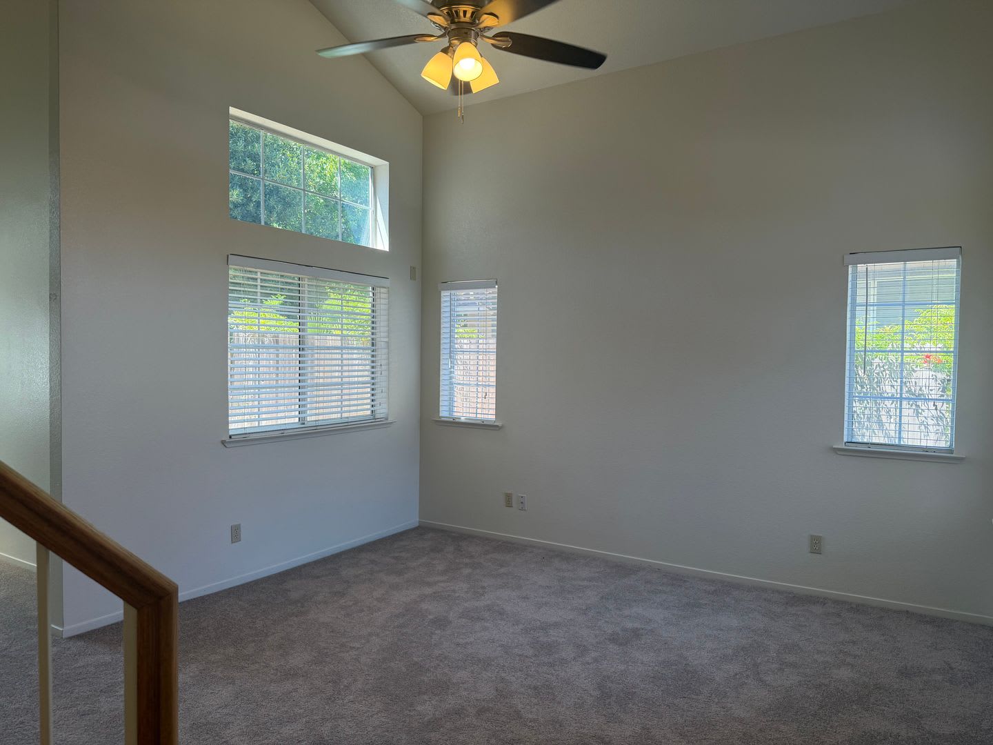 Bright Spacious 3 Bedroom Home With Vaulted Ceilings New Carpet Private Backyard In Antelope – photo 4