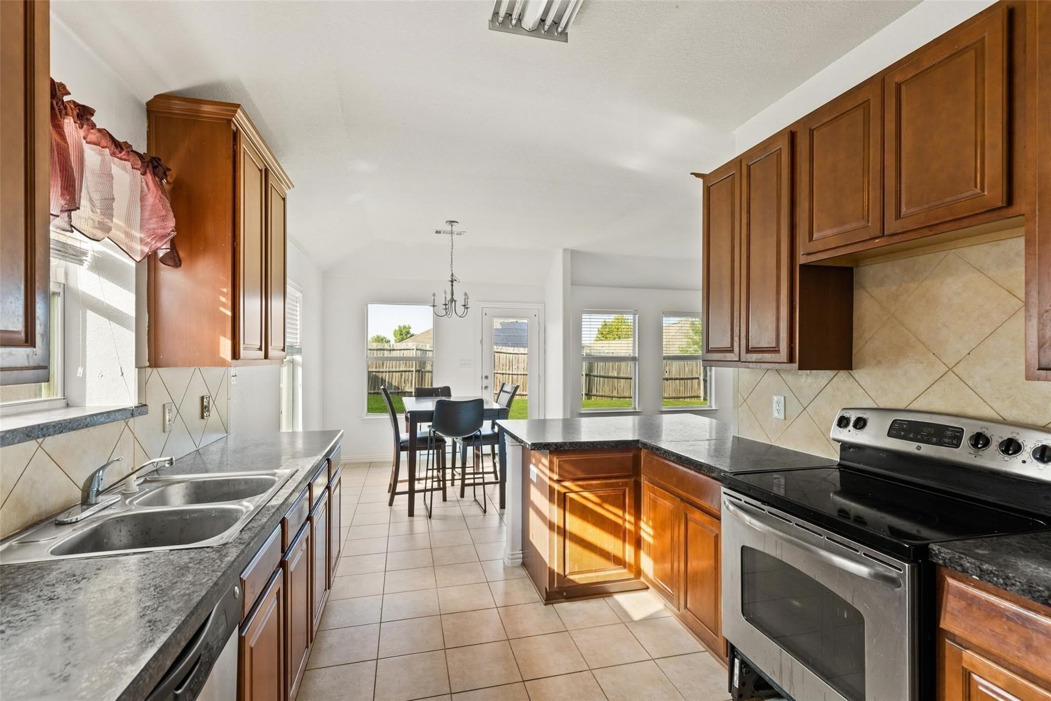 325 Crosscreek Drive – photo 5