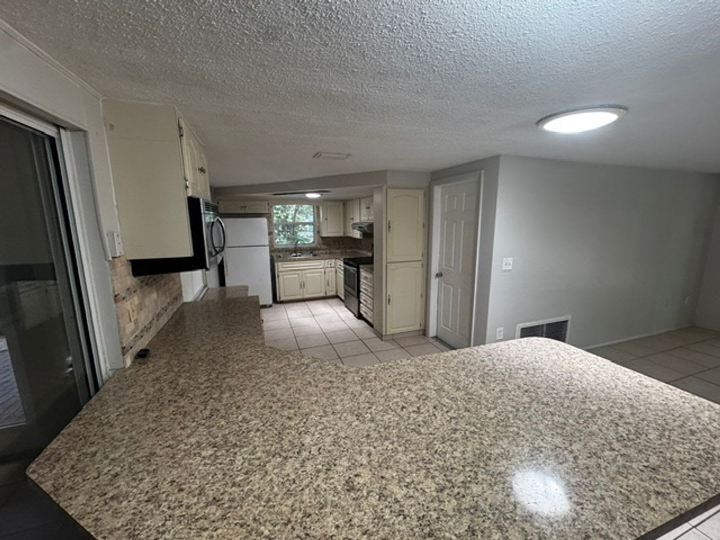 Spacious 2 Bedroom Home – photo 5
