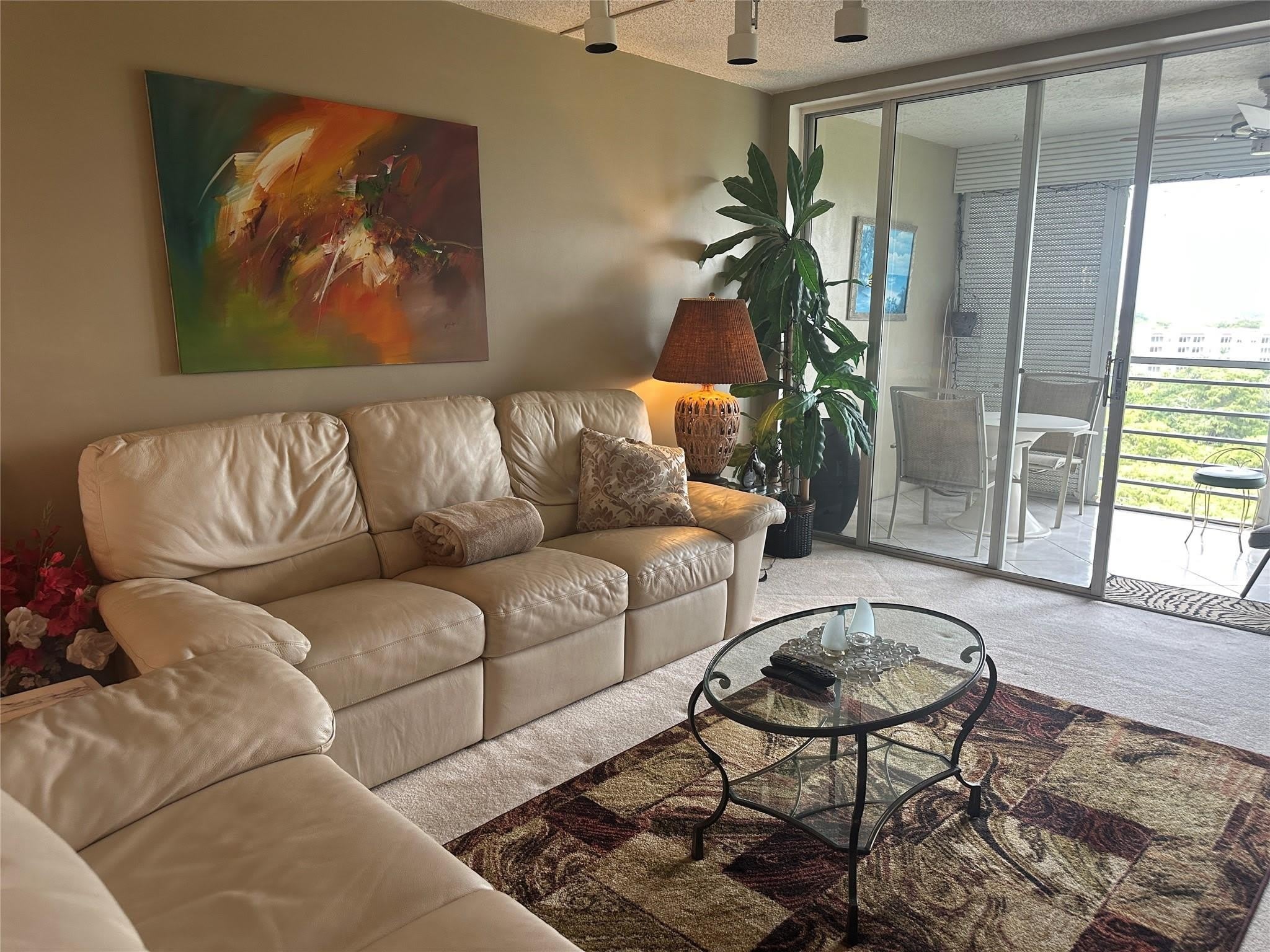 605 Oaks Drive – photo 5