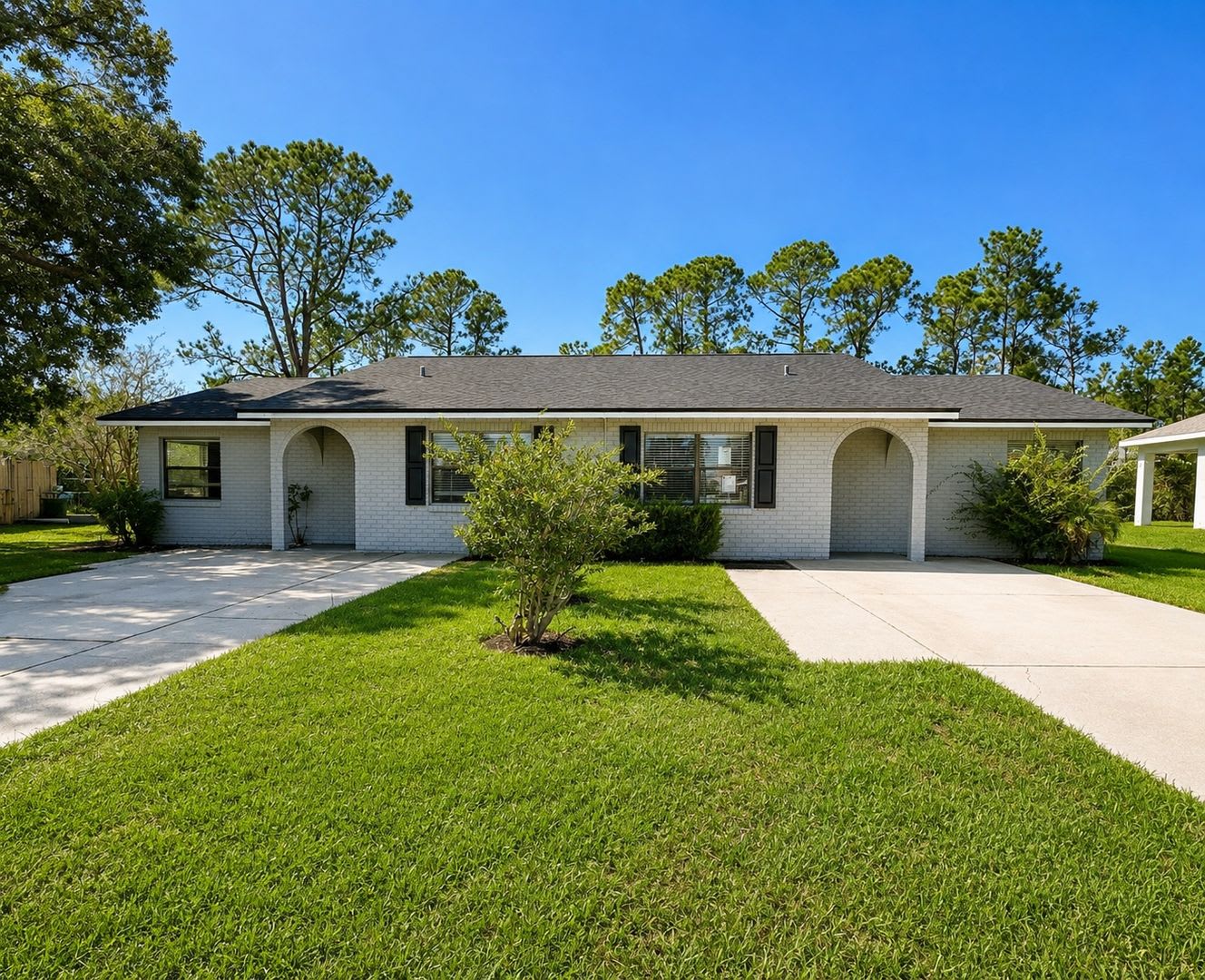 Charming 2-Bed, 2-Bath Home with Screened Lanai in Kissimmee! – photo 2