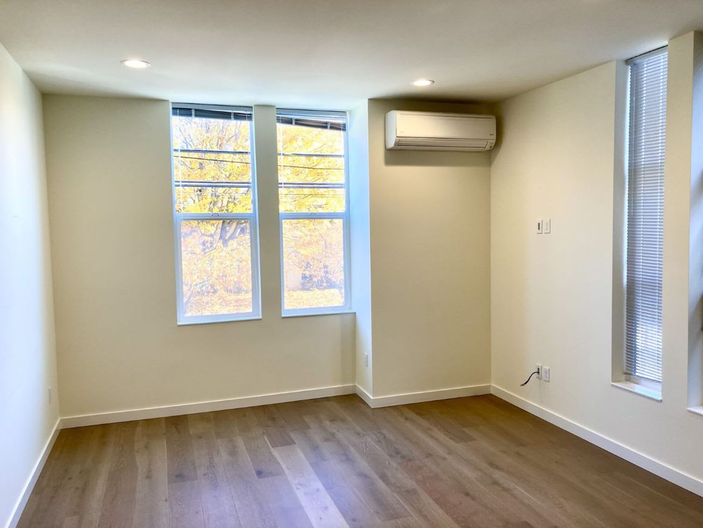 Modern 3Br 2Ba Townhome In Bryant Near U Village Burke Gilman Trail – photo 3