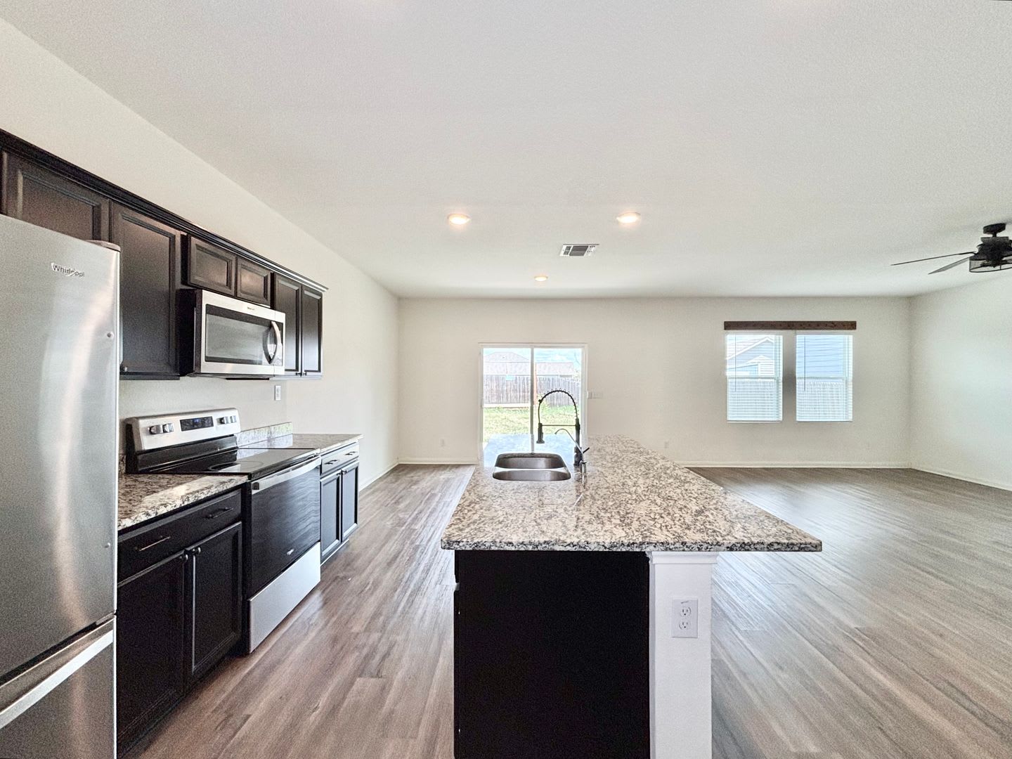 Spacious 4 Bedroom Home – photo 5