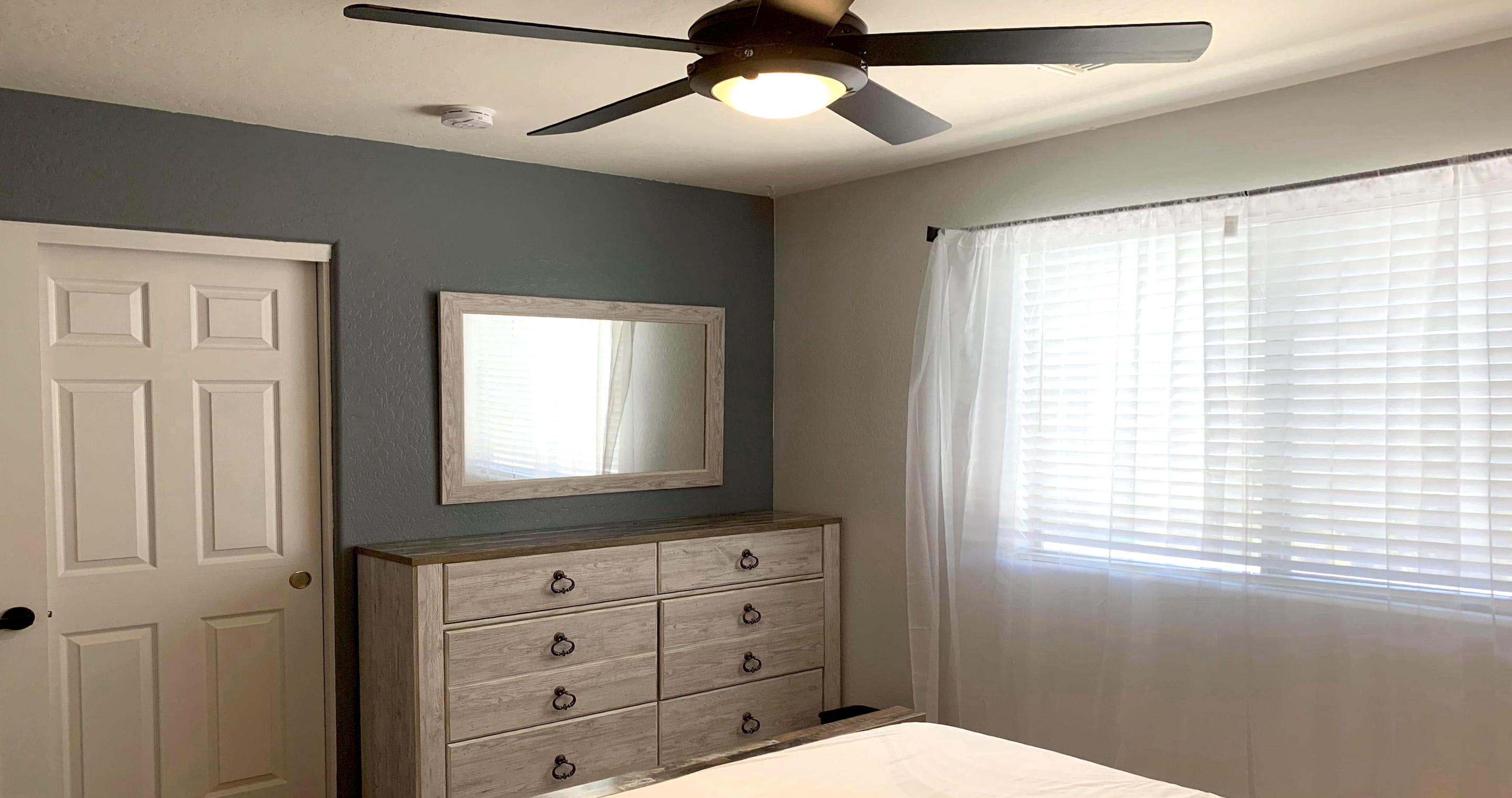 15046 W Sells Dr – photo 2