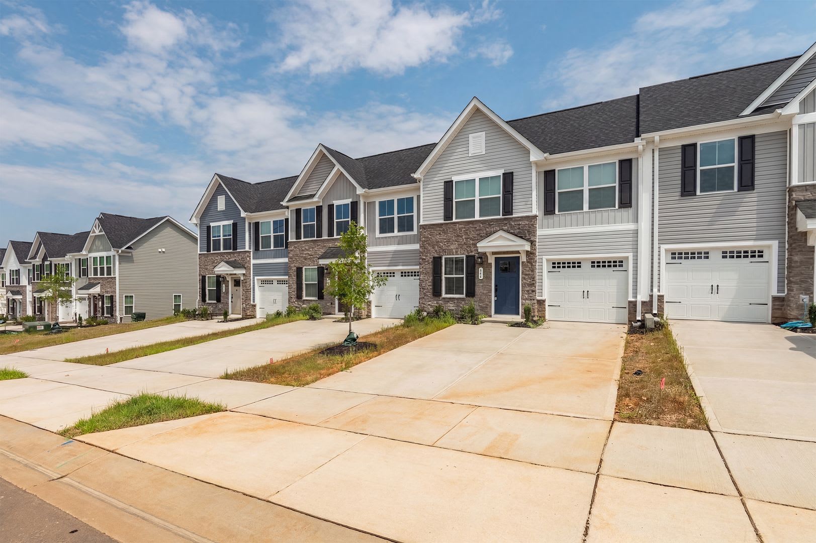 **$500 OFF FIRST MONTHS RENT** Brand-New 3-Bedroom Home in a Peaceful Raleigh Community – photo 2