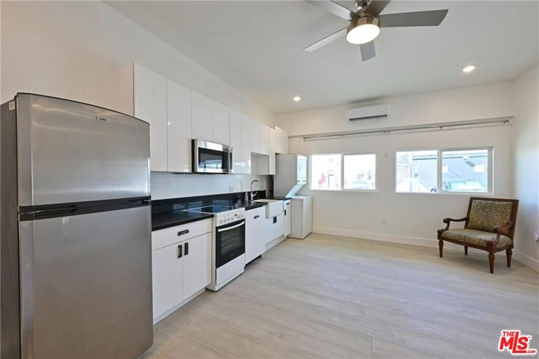 7929 Blackburn Ave – photo 3