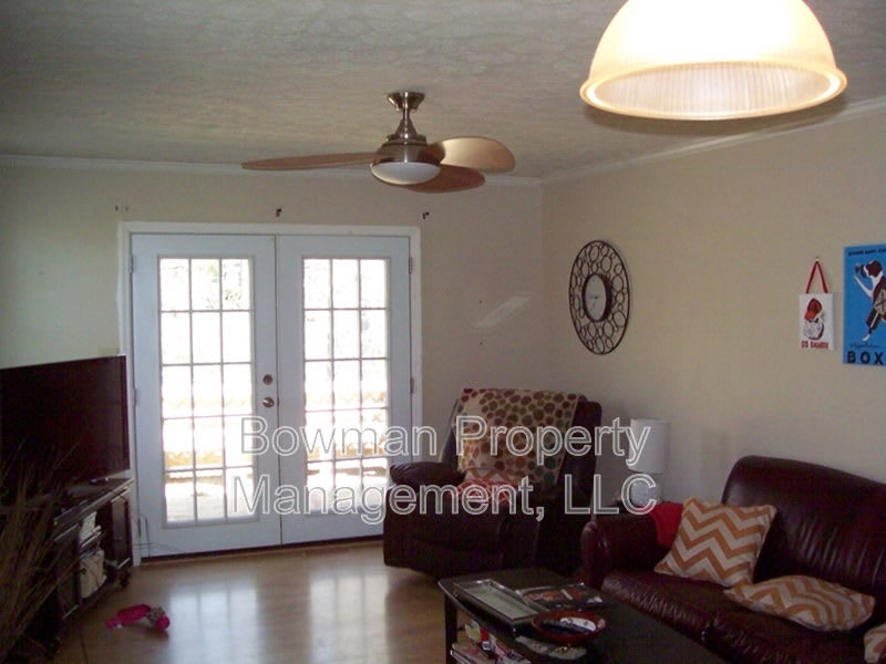 132 Oxford Ct – photo 3