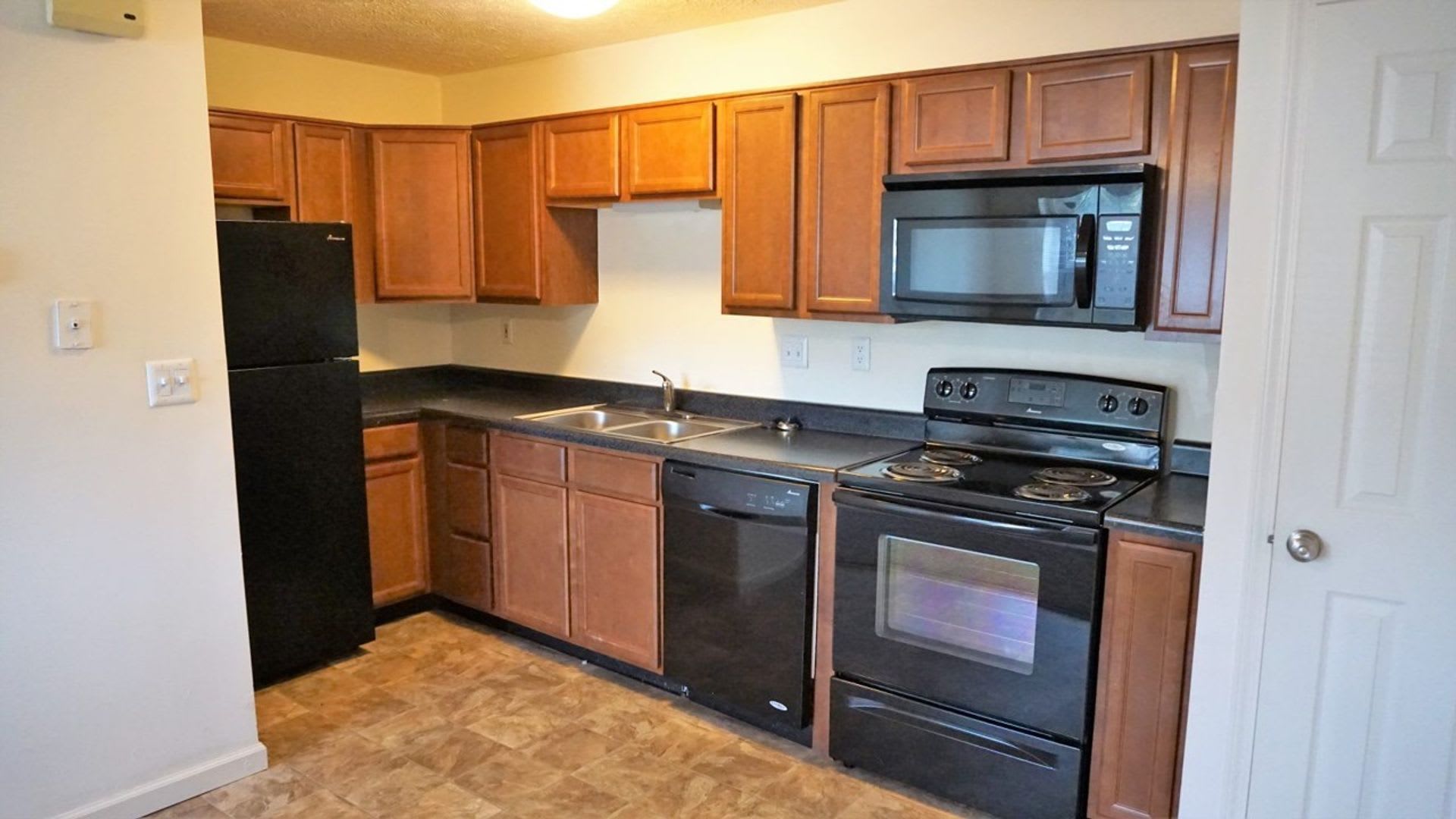Vantage Pointe Apartments – photo 4
