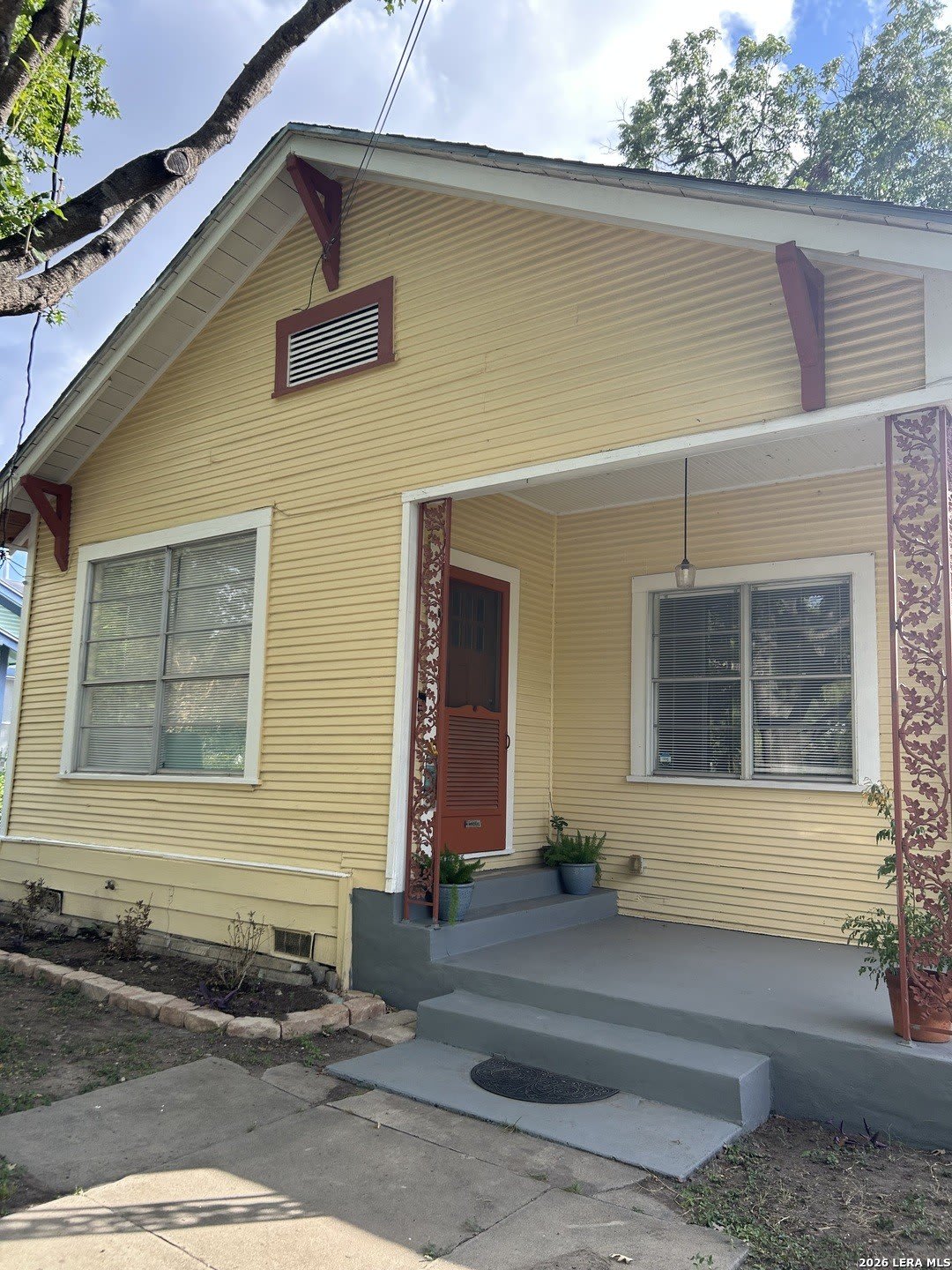 810 E Guenther – photo 2