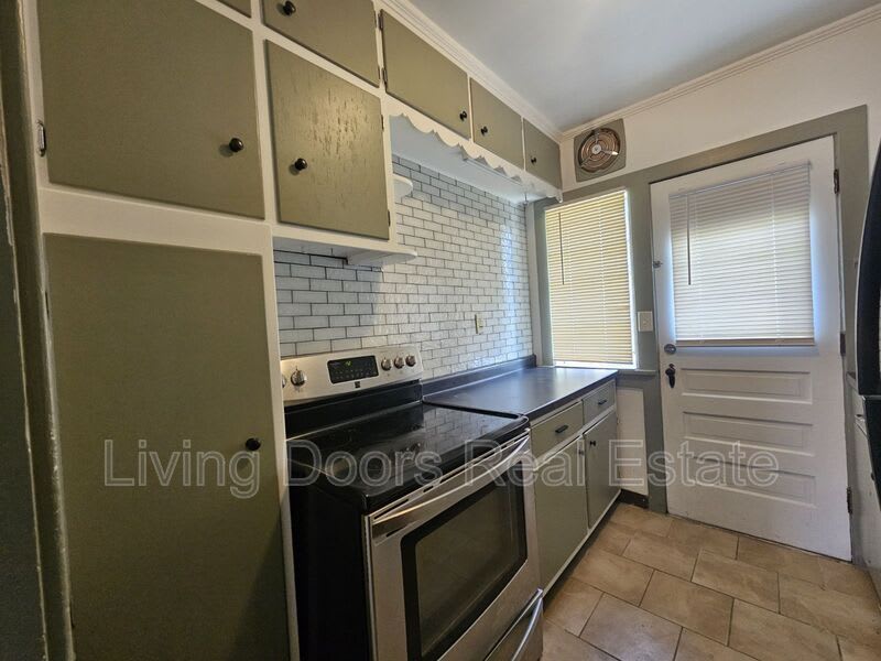 3025 P St – photo 2