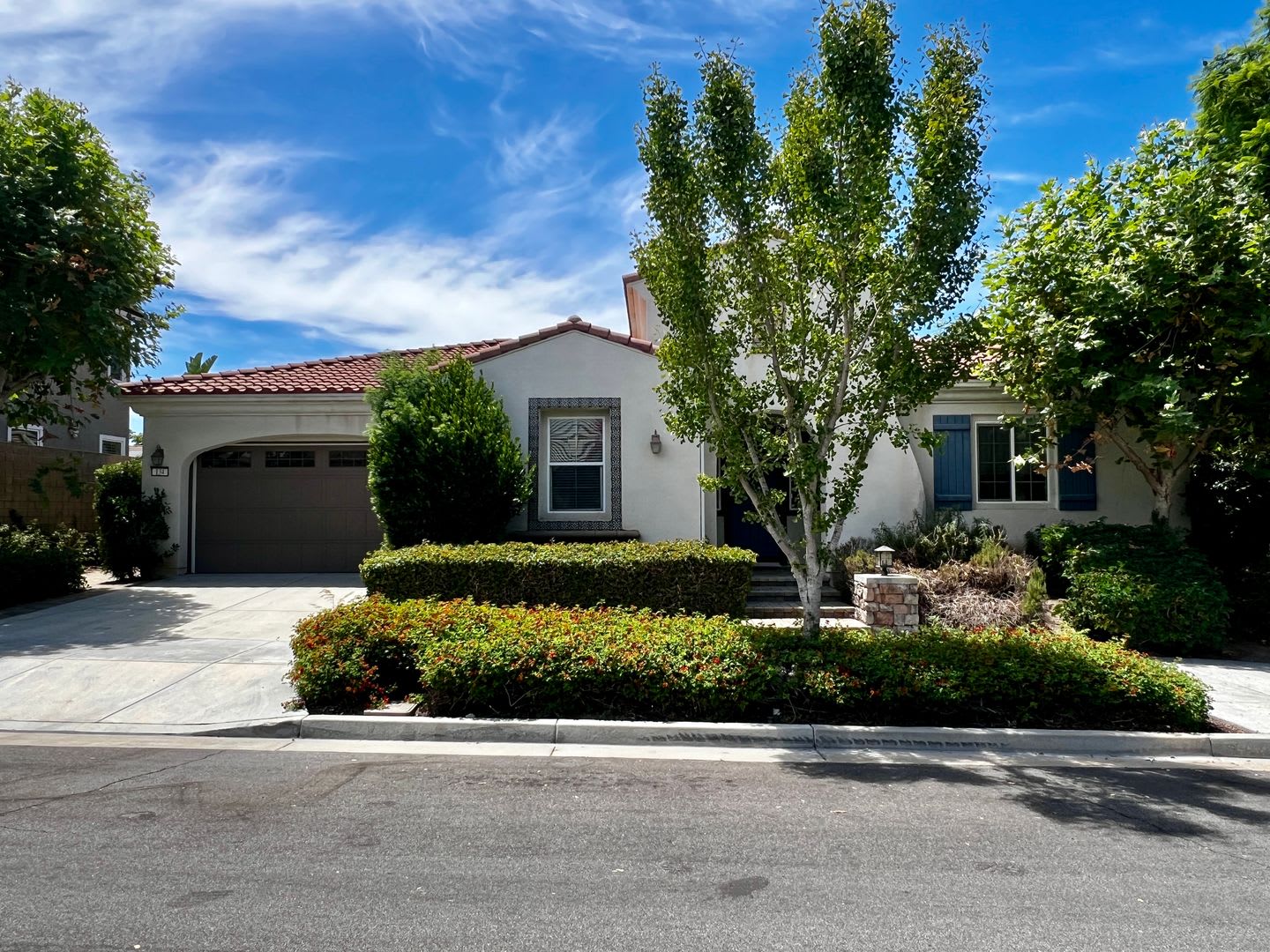 734 Laceflower Beautiful 3 Bedroom Irvine Home Upgraded Kitchen 2 Car Garage Fenced Backyard Yard Service Included – photo 4