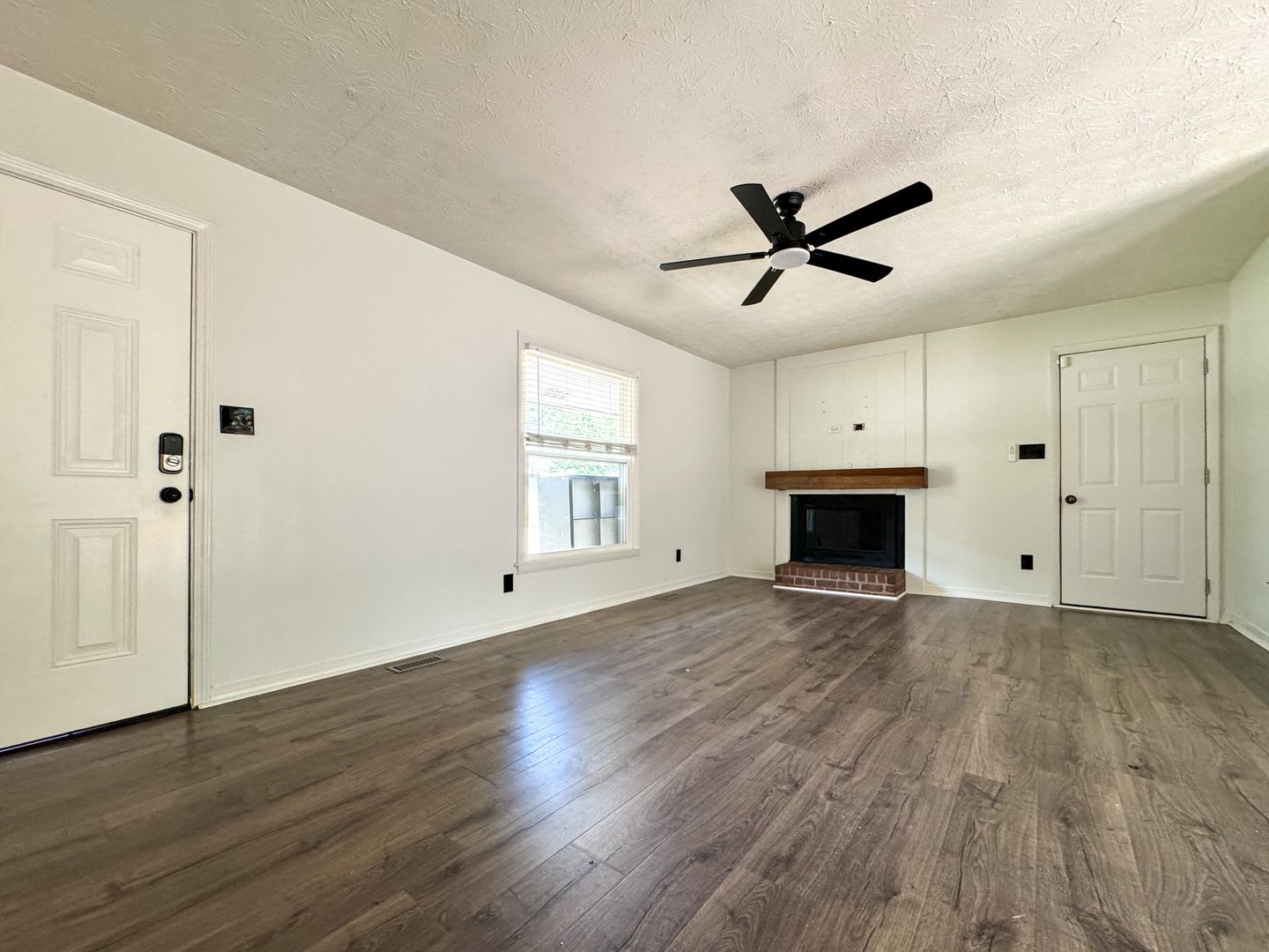 Cute 3 Bed 2 Bath Home in Fayetteville – photo 2