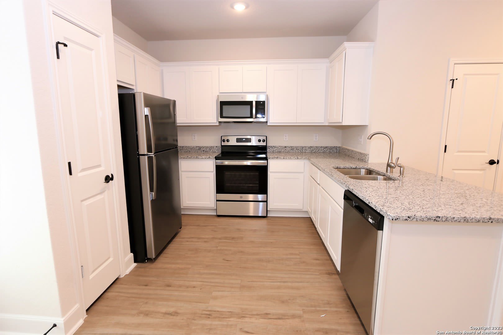 2203 LYNWOOD BND – photo 3
