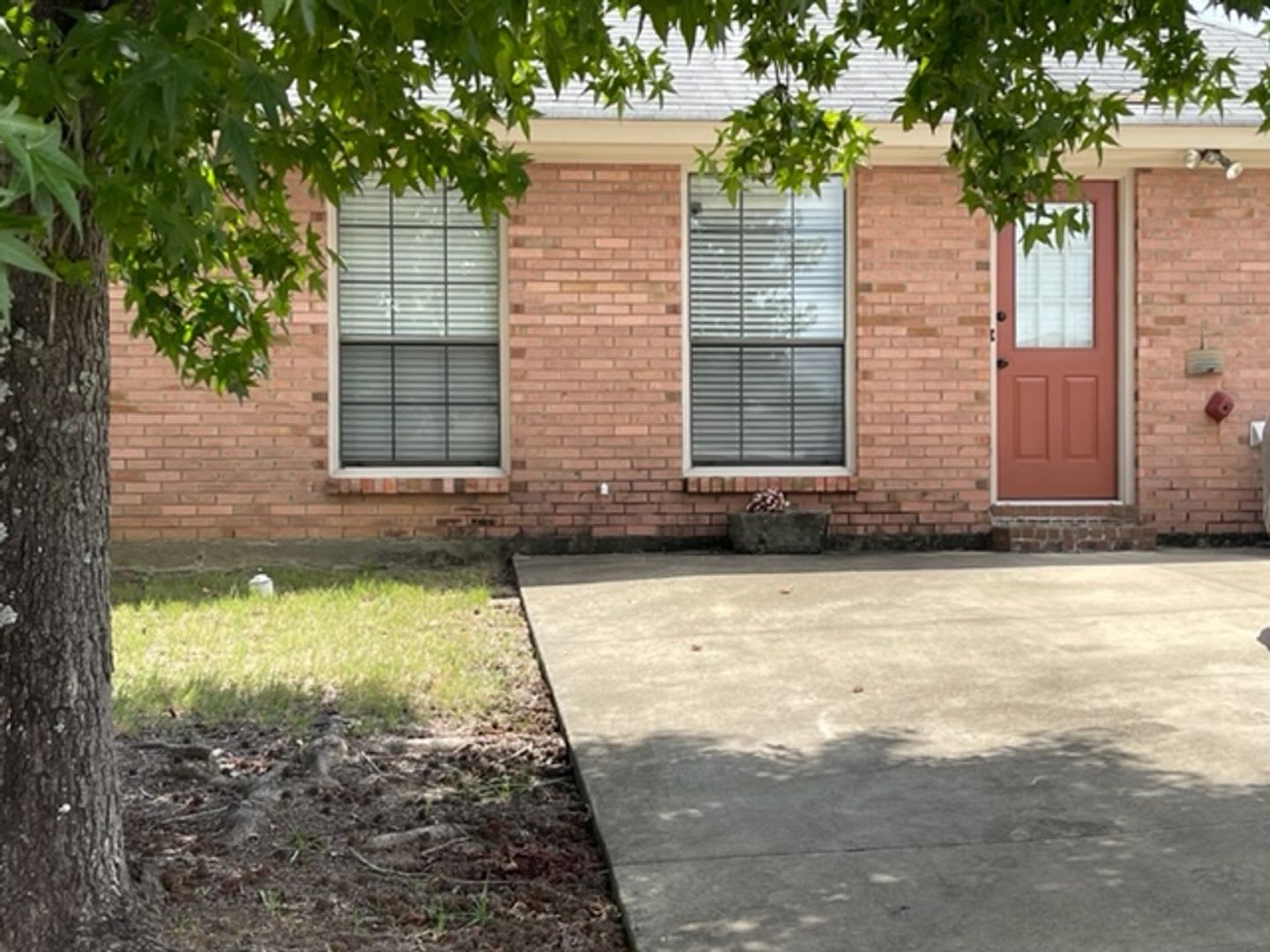 1604 Queen Elizabeth Court – photo 5