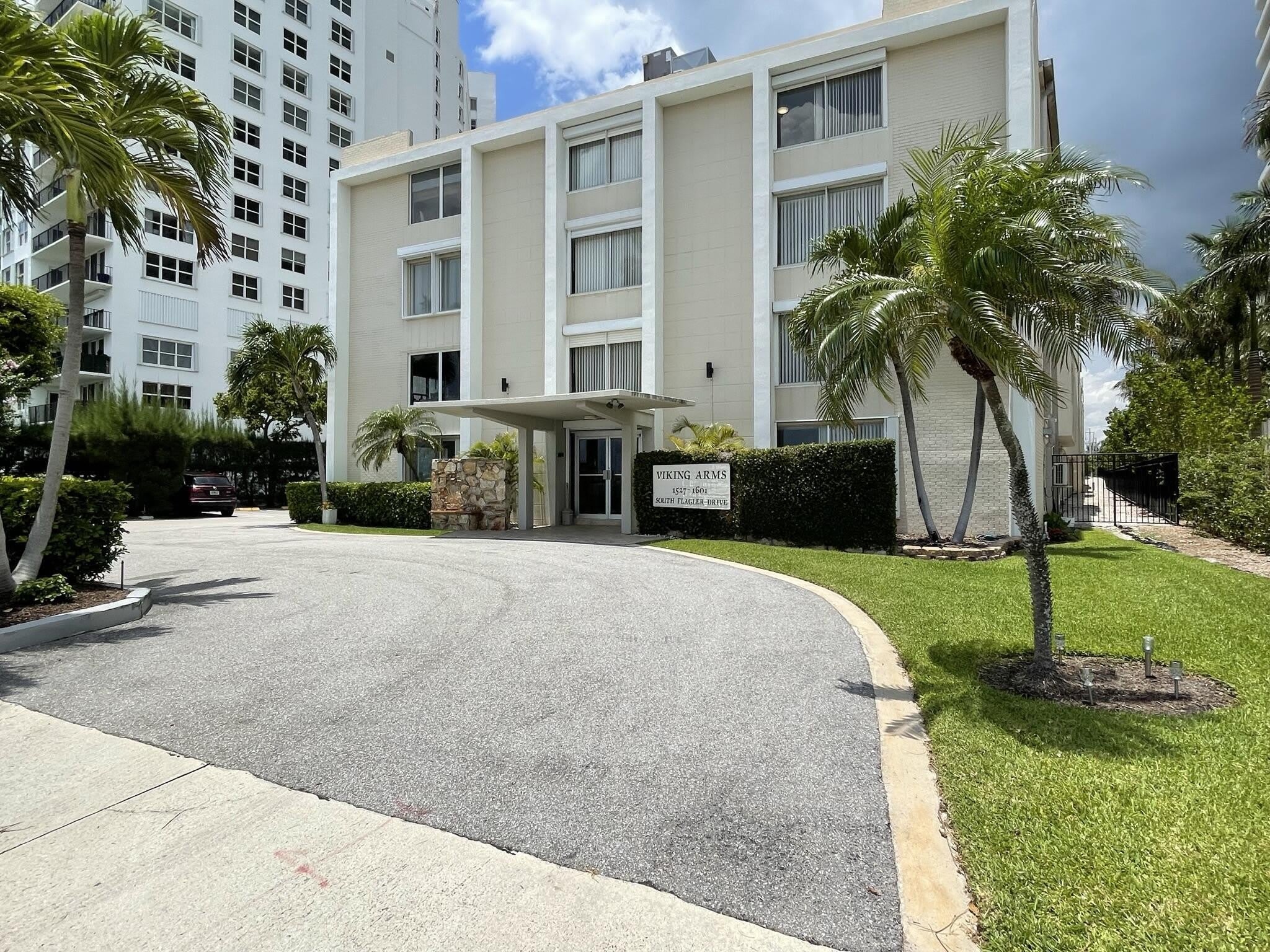 1601 S Flagler Drive – photo 1