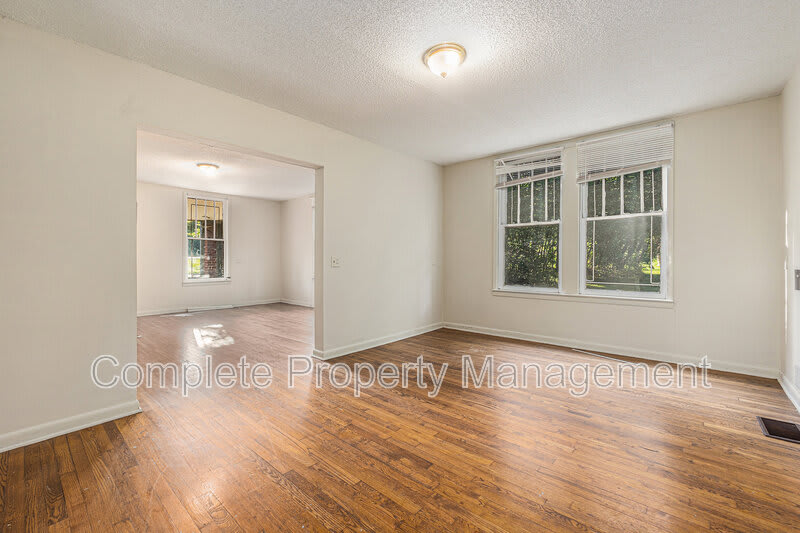 104 Henley Street – photo 4