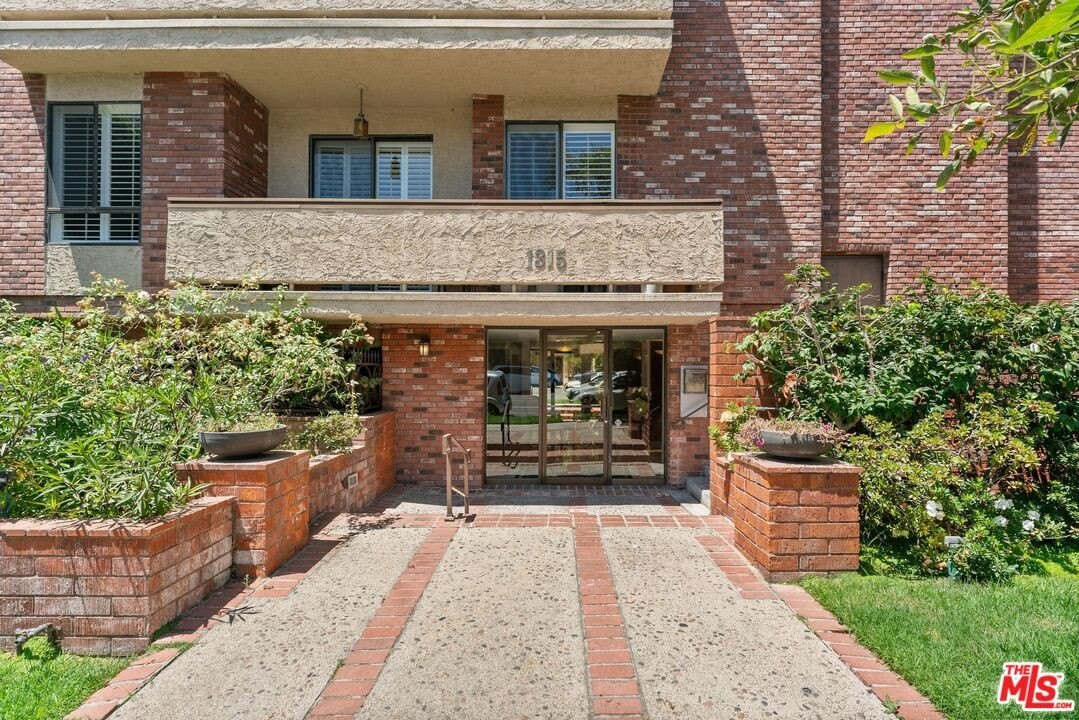 1315 Roxbury Dr – photo 2