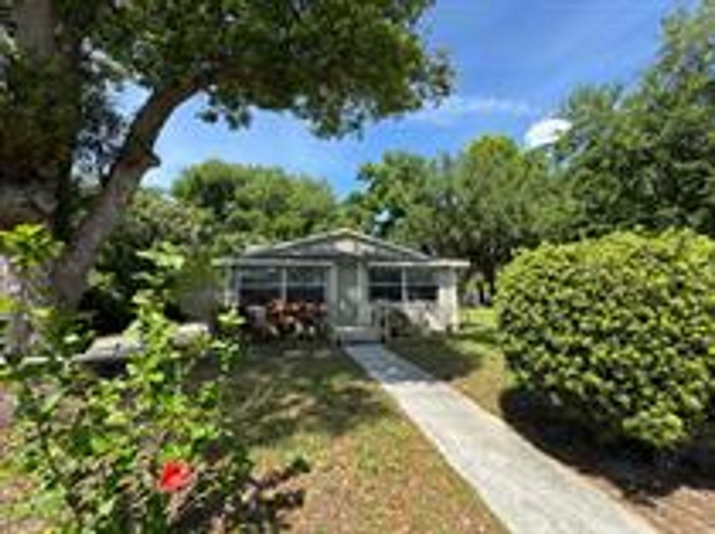 Cozy Florida Cottage with Spacious Yard & Screened Porch – photo 1