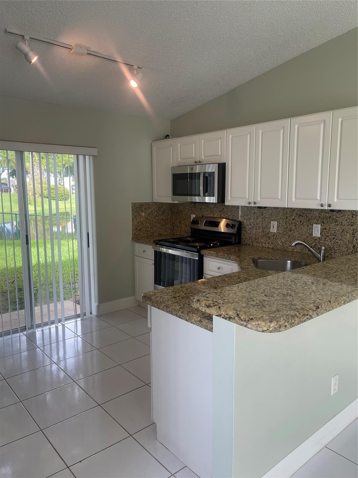 1810 SW 114th Terrace – photo 4