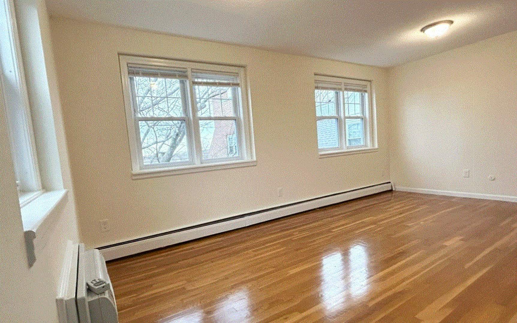 Charming 1 Bedroom-No Broker Fee – photo 4