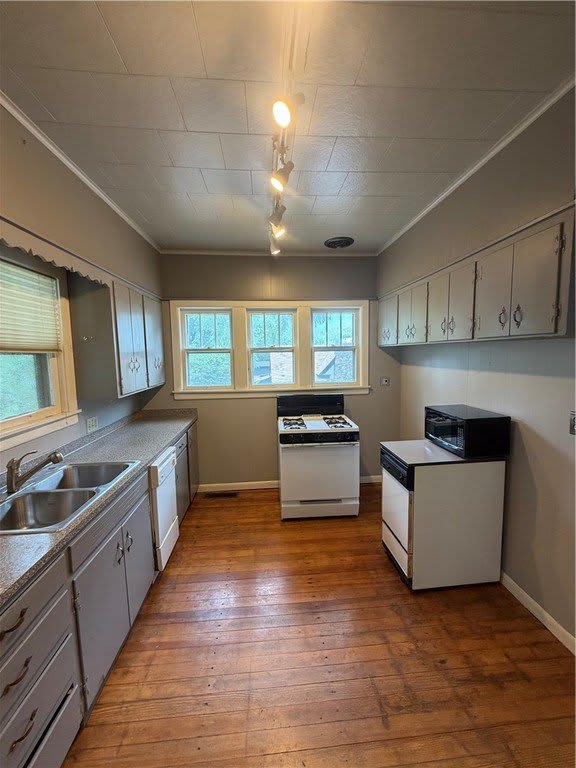 21 N Locust Avenue – photo 5