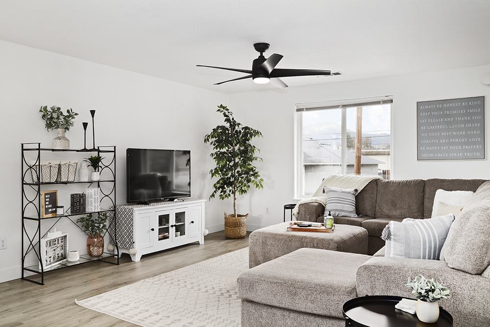 221 Northeast Steiger Street – photo 1