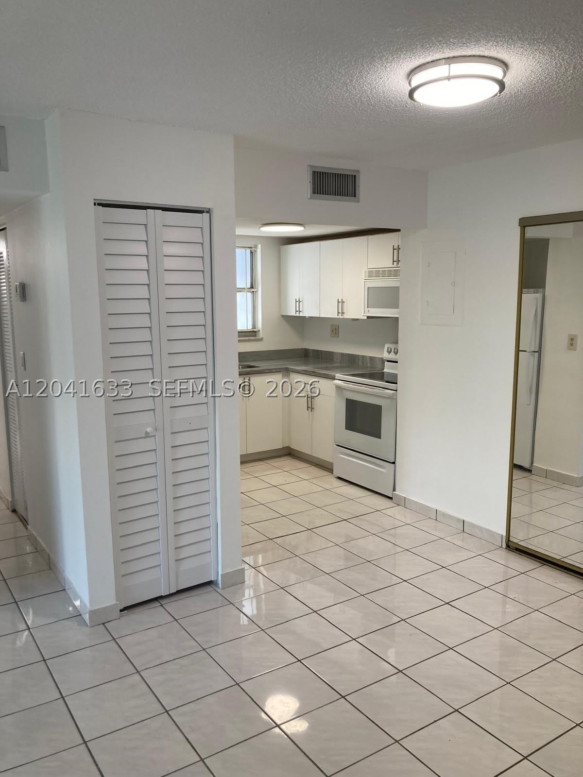 210 Fontainebleau Blvd – photo 3