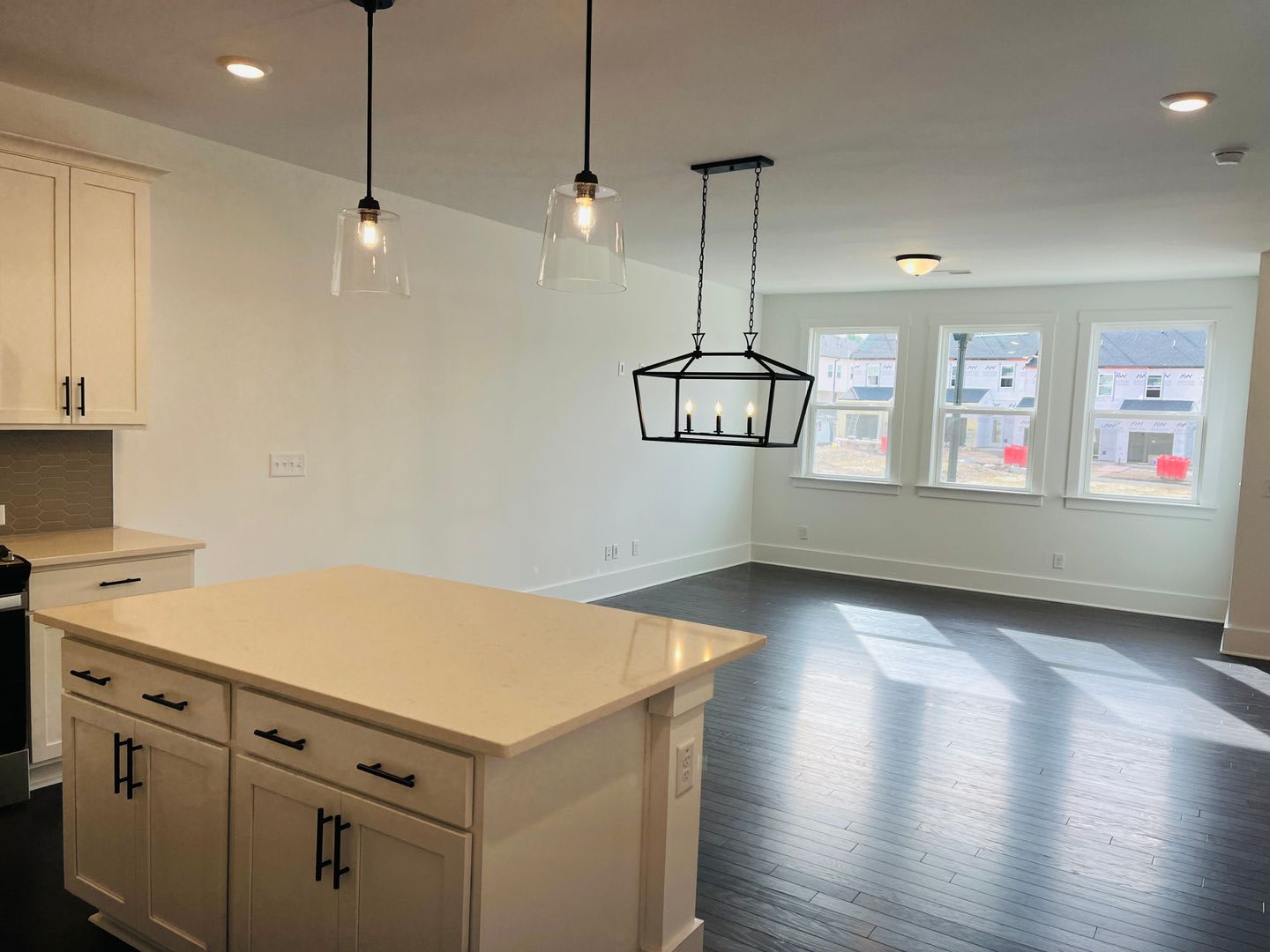 LIKE NEW IN PARK VUE! Townhome located across from Westside Park in Atlanta! MUST SEE! – photo 4