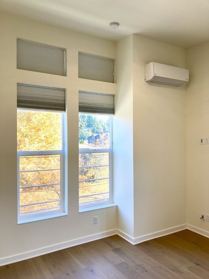 Modern 3Br 2Ba Townhome In Bryant Near U Village Burke Gilman Trail – photo 4