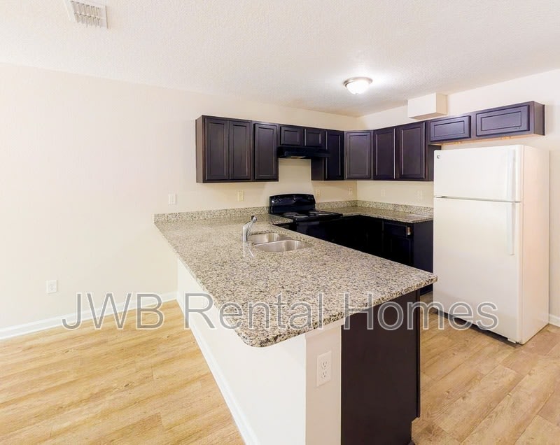 8474 McGirts Village Ln – photo 2