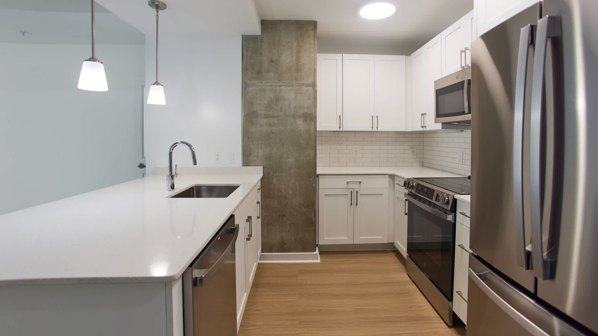 Skyhouse South – photo 1