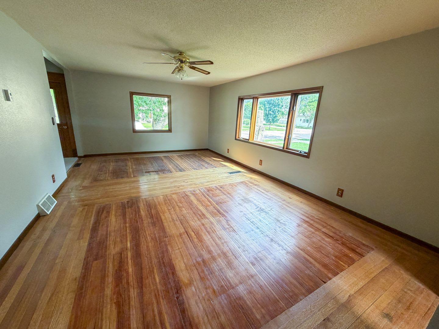 609 N Edmunds 4 Bedroom 1 5 Bathroom House With A Large Garage Off Street Parking And Central Ac – photo 4