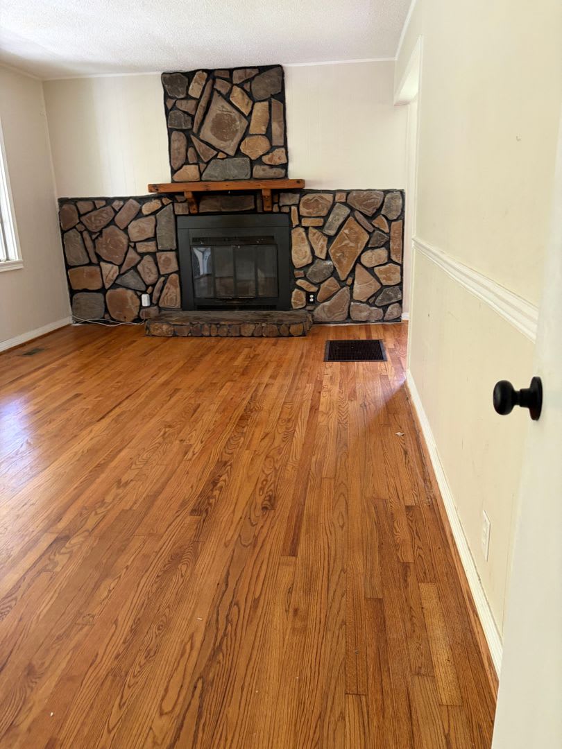 Charming 3Br 1Ba Cottage With Spacious Yard – photo 2
