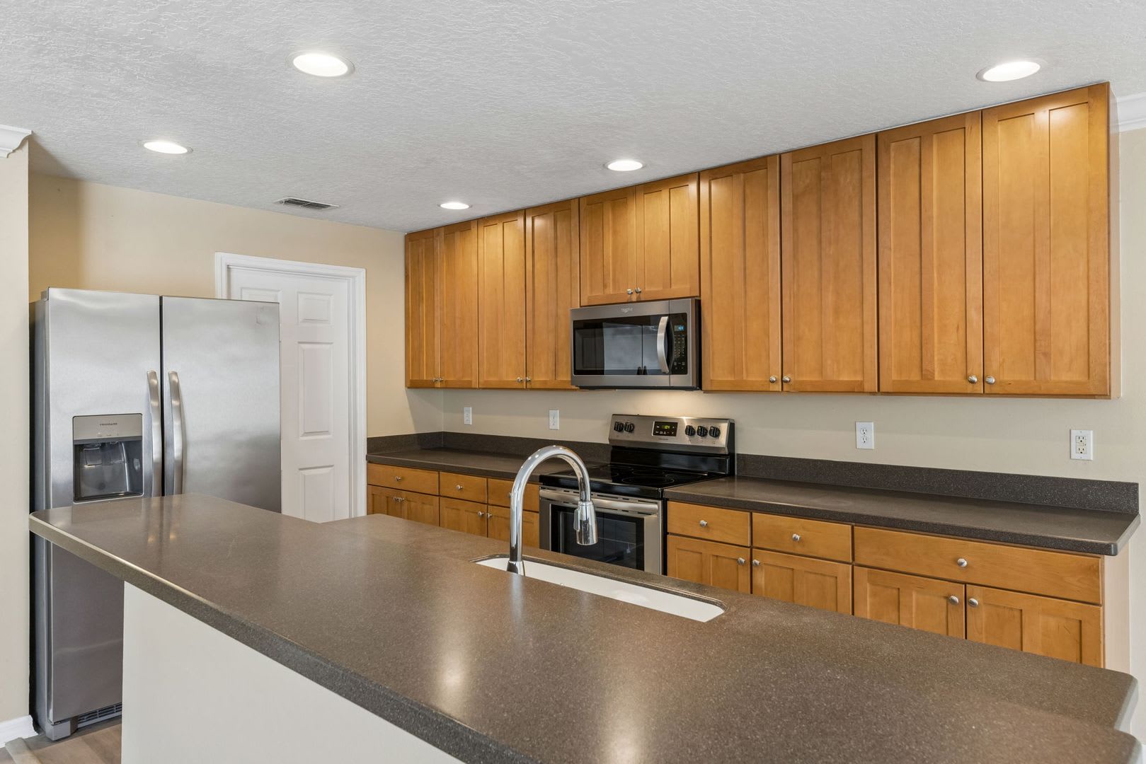 Charming 3 2 5 Townhome Steps From Downtown Avalon – photo 4