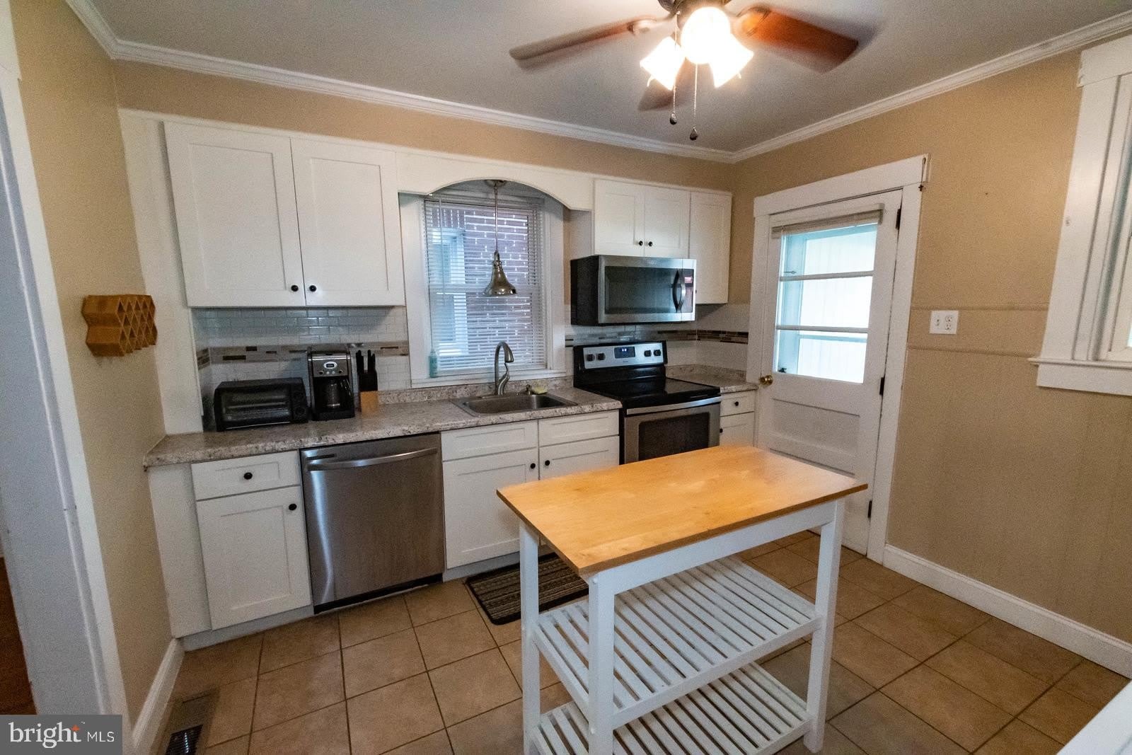 335 Stuart Avenue – photo 5