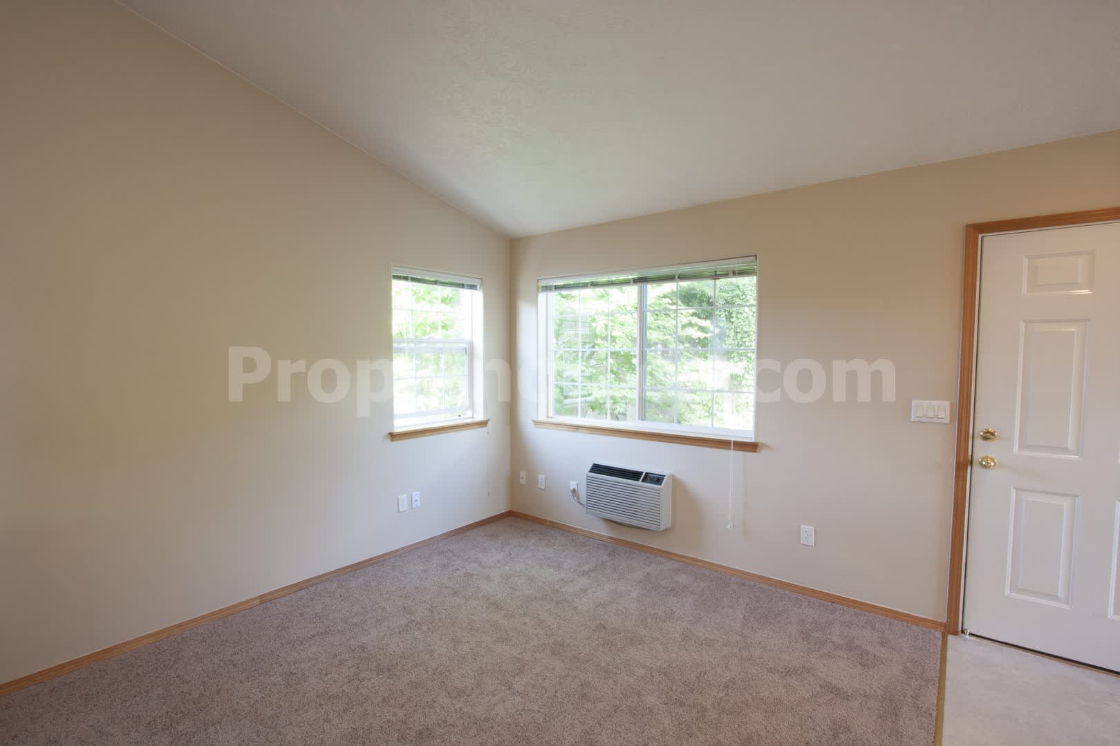 Spacious One Bedroom in Clackamas with Attached Garage! – photo 4