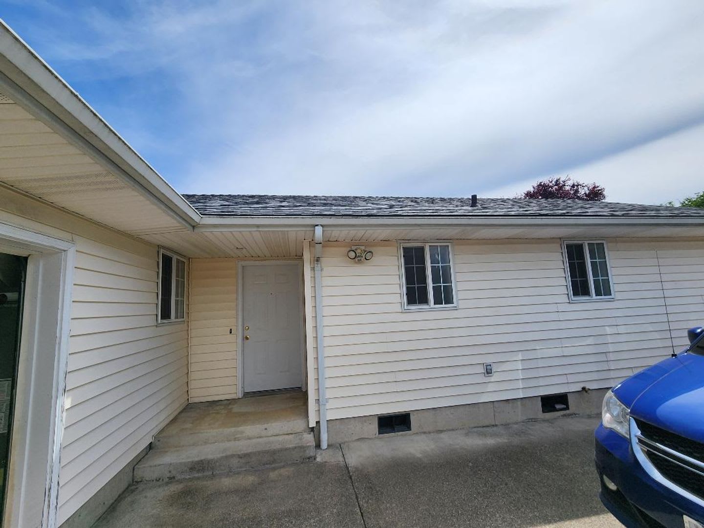 2-bedroom 2-bath duplex – photo 1